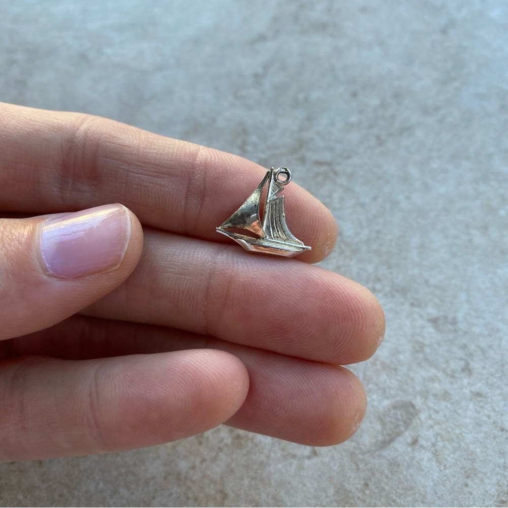 🌻Rare Vintage Small Boat Jewlery Charm